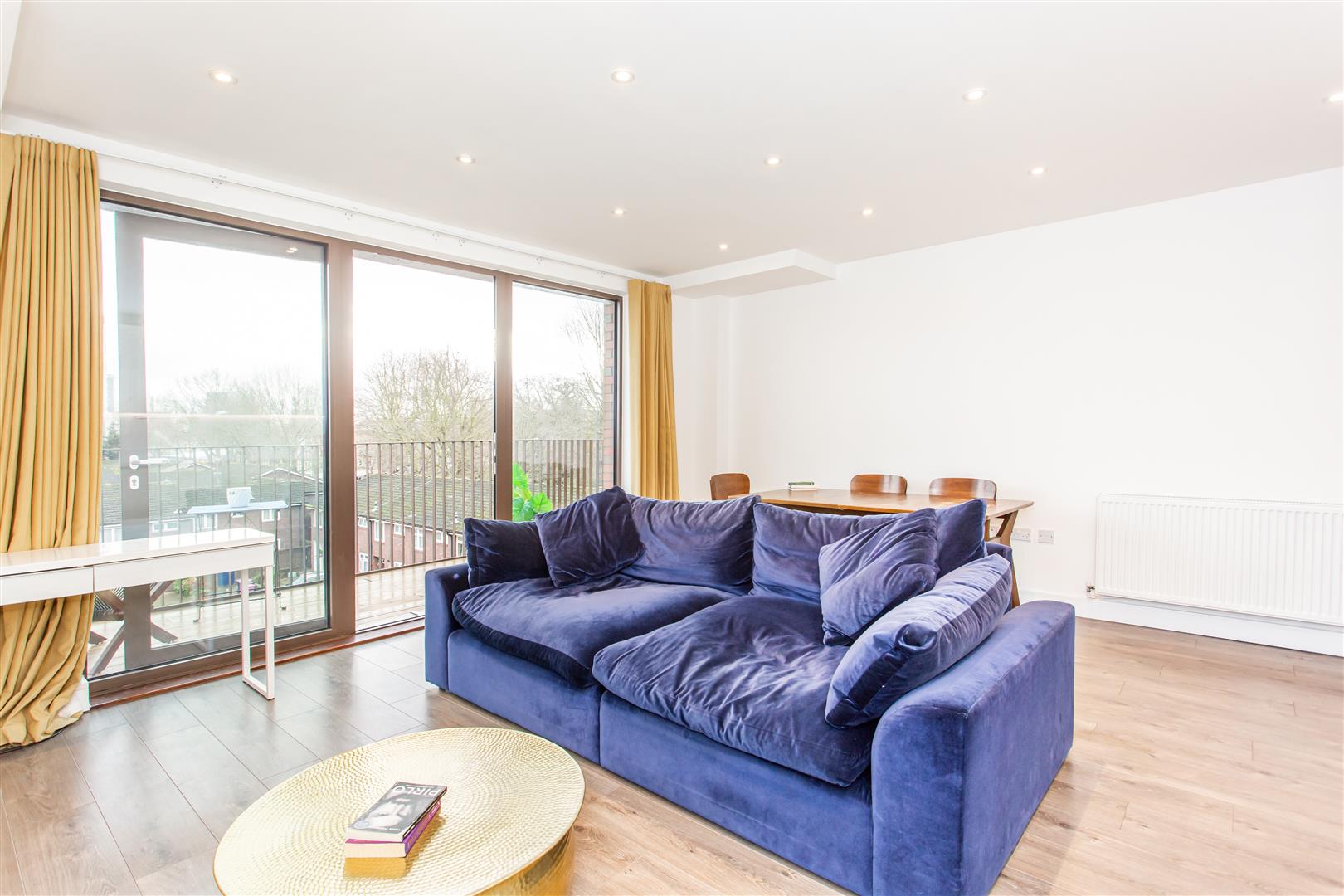 2 bed property in Furlong Court, Mile End